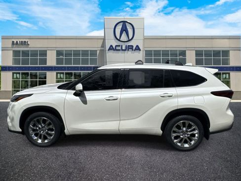Used 2021 Toyota Highlander Limited AWD/4WD image 2
