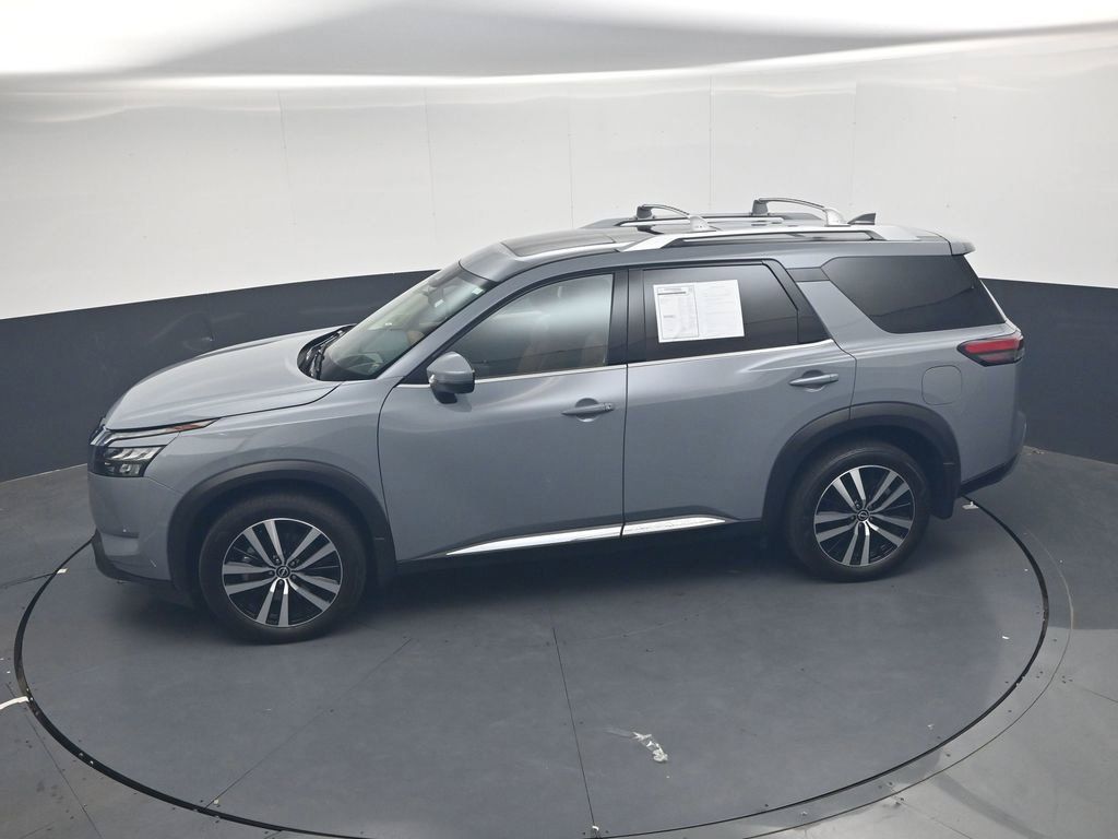 Certified 2025 Nissan Pathfinder Platinum w/ Cargo Package AWD/4WD image 34