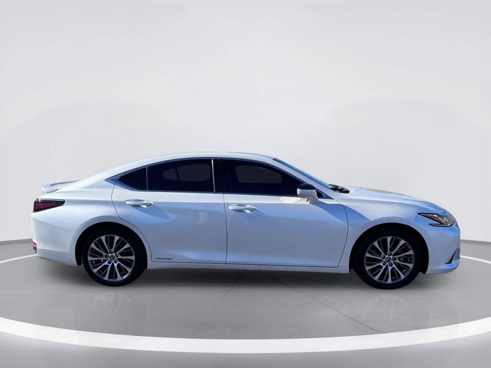 Used 2019 Lexus ES 300h w/ Premium Package FWD image 10
