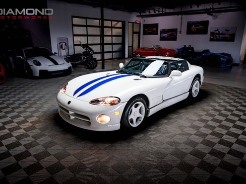Used 1996 Dodge Viper RT/10 image 3