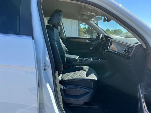 Used 2024 Volkswagen Atlas SE image 28