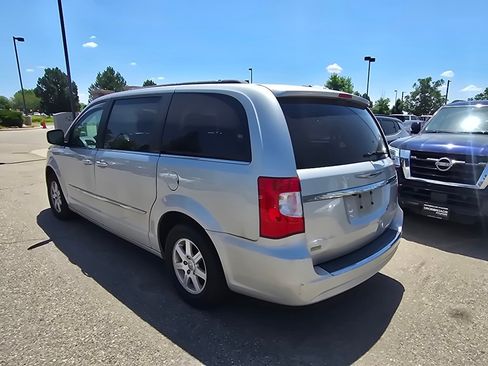 Used 2011 Chrysler Town & Country Touring FWD image 13