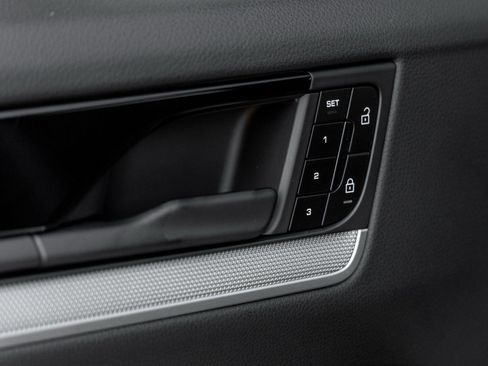 Certified 2025 Porsche Cayenne image 20