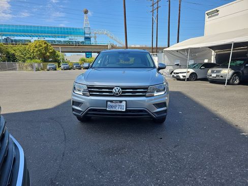 Used 2020 Volkswagen Tiguan SE FWD image 2