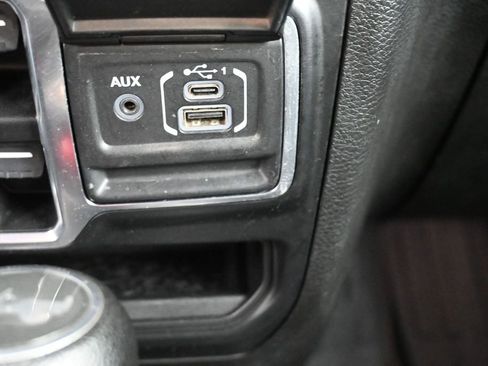 Used 2022 Jeep Wrangler Unlimited Sport w/ Sun And Sound Package AWD/4WD image 4