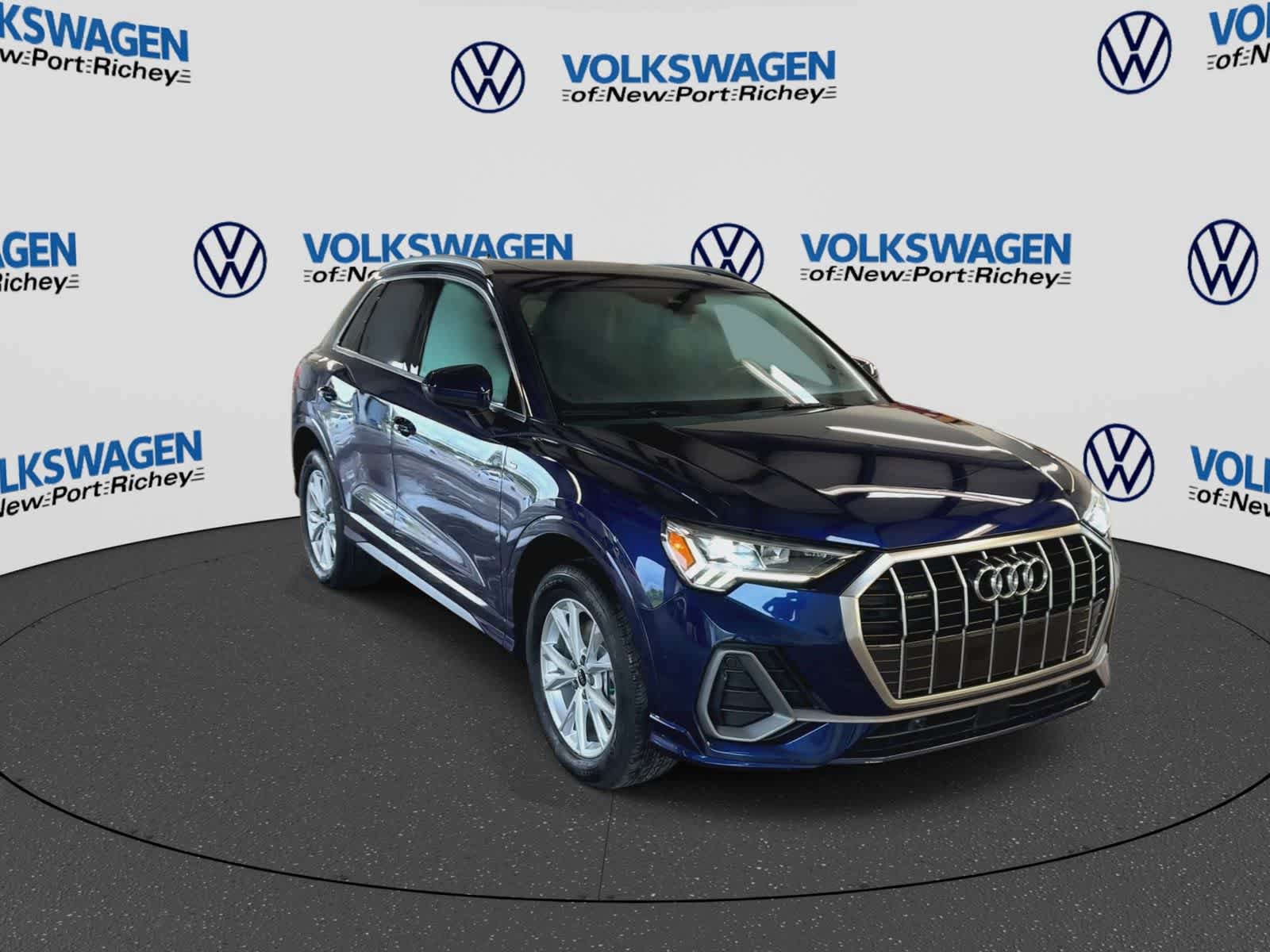 Used 2023 Audi Q3 2.0T Premium Plus w/ Premium Plus Package AWD/4WD image 2