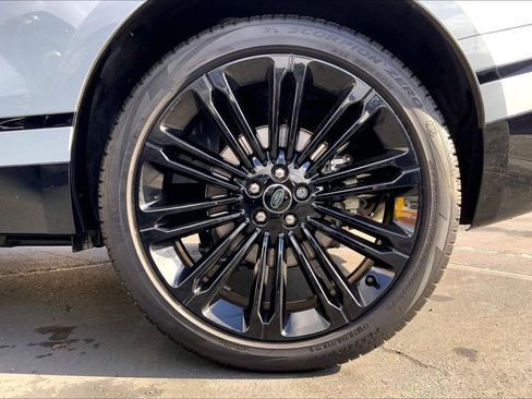 Used 2025 Land Rover Range Rover Velar Dynamic SE image 9