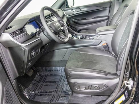 New 2025 Jeep Grand Cherokee L Altitude image 15