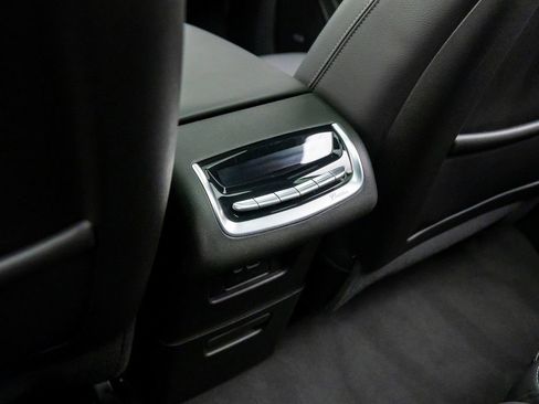 Used 2025 Cadillac XT6 Luxury image 19