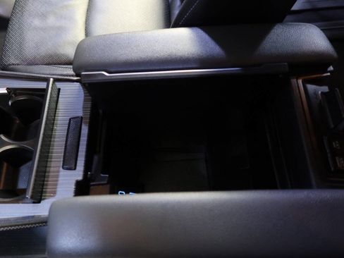 Used 2023 Toyota Sienna XSE image 35