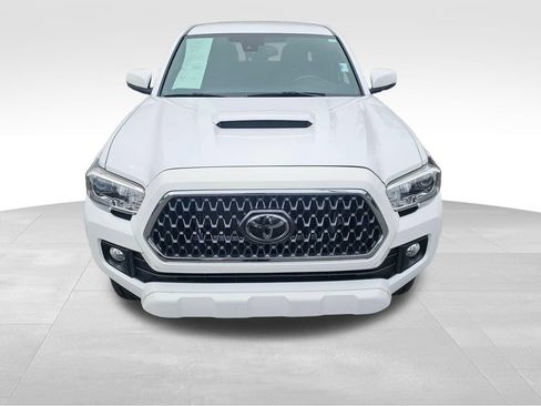 Used 2018 Toyota Tacoma TRD Sport w/ Technology Package AWD/4WD image 3
