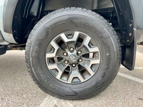 Used 2020 Toyota Tacoma TRD Off-Road AWD/4WD image 26