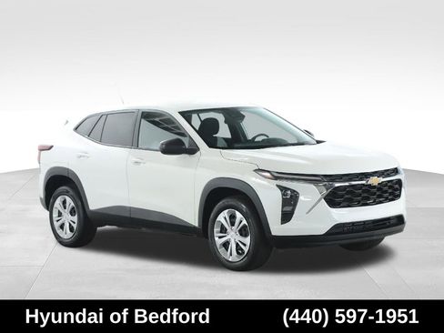 Used 2024 Chevrolet Trax LS FWD image 9