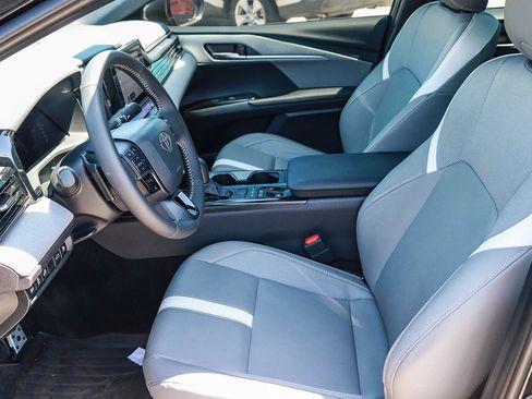Used 2026 Toyota Camry SE FWD image 17