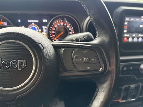 Used 2021 Jeep Gladiator Sport AWD/4WD image 18