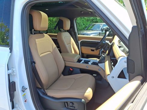 Used 2025 Land Rover Defender 110 X-Dynamic SE AWD/4WD image 3