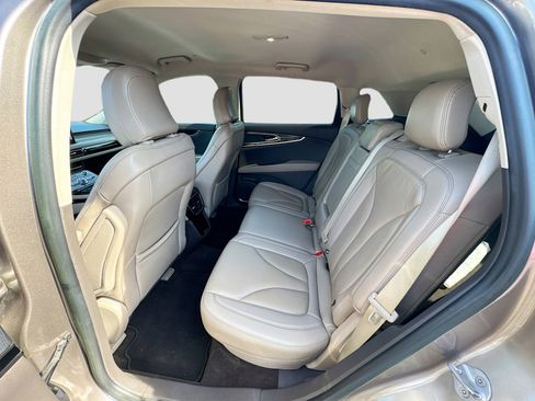 Used 2021 Lincoln Nautilus FWD w/ Equipment Group 101A image 24