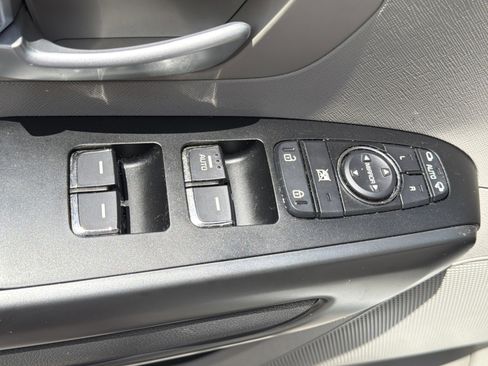 Used 2016 Kia Sedona LX w/ LX Convenience Package FWD image 20