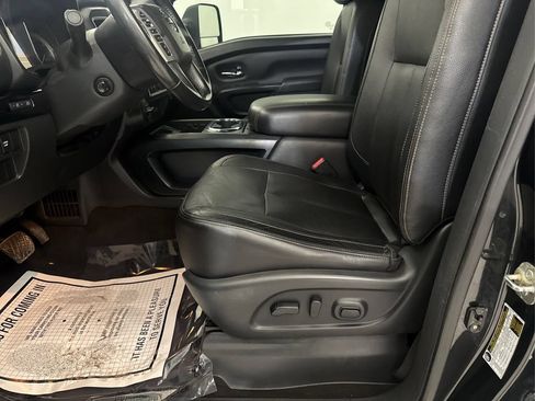 Used 2019 Nissan Titan SL w/ Midnight Edition AWD/4WD image 29