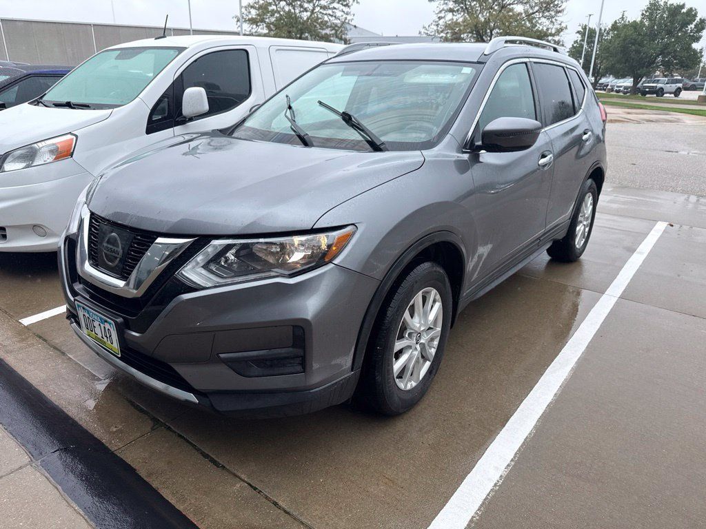 Used 2017 Nissan Rogue SV AWD/4WD image 2