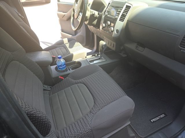 Used 2013 Nissan Frontier SV w/ SV Value Truck Pkg RWD image 17