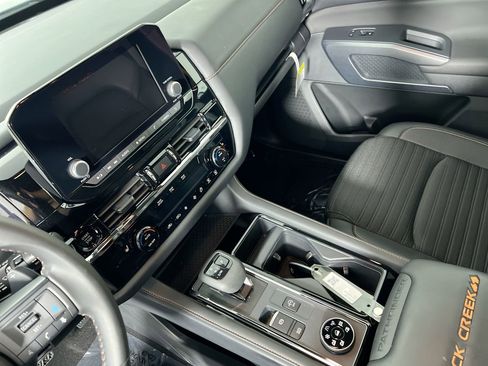 Used 2025 Nissan Pathfinder Rock Creek image 23