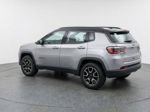 Used 2025 Jeep Compass Trailhawk AWD/4WD image 6