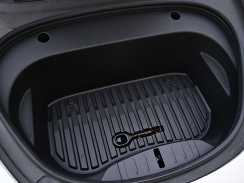 Used 2023 Tesla Model 3 Standard Range image 26