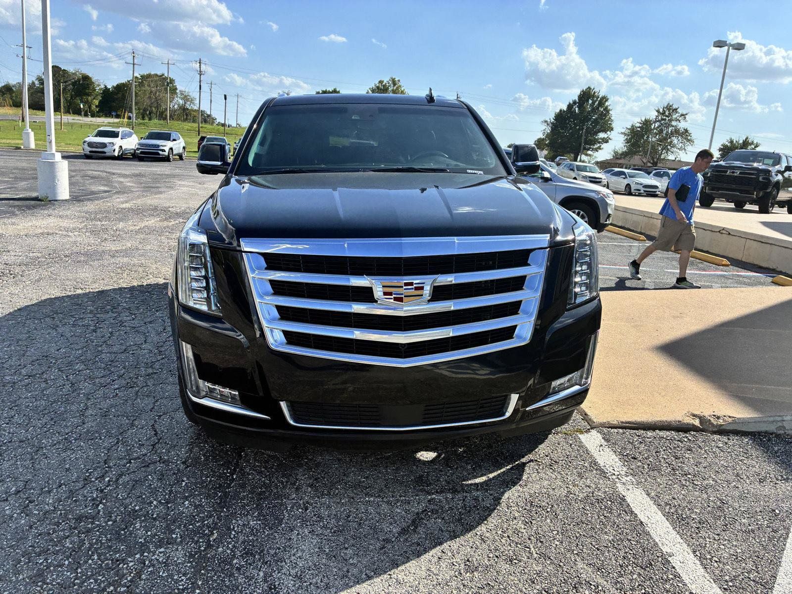 Used 2017 Cadillac Escalade Premium Luxury AWD/4WD image 3
