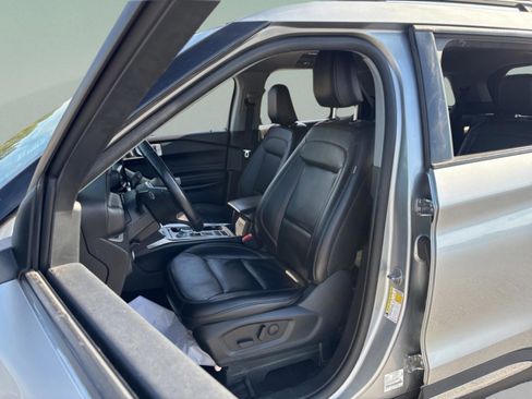 Used 2023 Ford Explorer XLT w/ Equipment Group 202A image 24