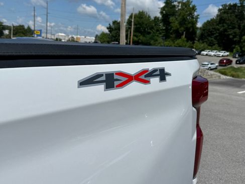 Used 2023 Chevrolet Silverado 1500 Custom AWD/4WD image 9