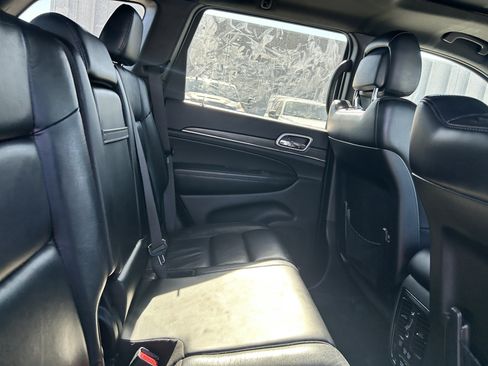 Used 2019 Jeep Grand Cherokee Limited AWD/4WD image 11