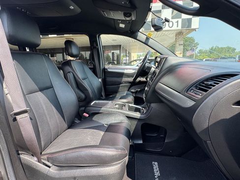 Used 2017 Dodge Grand Caravan GT FWD image 25