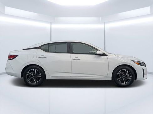 Used 2025 Nissan Sentra SV FWD image 2