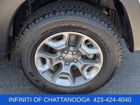 Used 2019 Jeep Cherokee Trailhawk AWD/4WD image 28