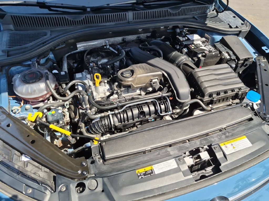 Used 2025 Volkswagen Jetta SE FWD image 35