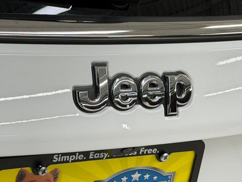 Used 2024 Jeep Compass Latitude AWD/4WD image 32