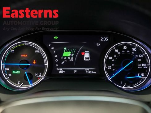 Used 2024 Toyota Venza LE image 17