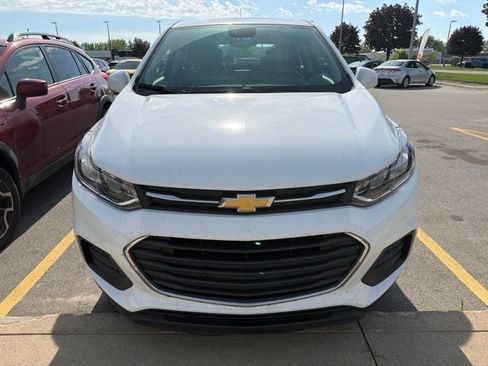 Used 2021 Chevrolet Trax LS AWD/4WD image 2