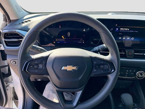 Used 2024 Chevrolet TrailBlazer LT w/ Driver Confidence Package FWD image 11