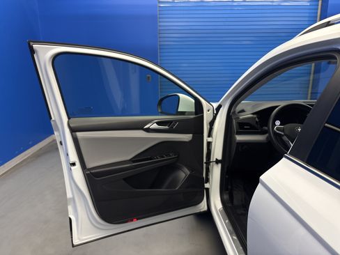 Used 2023 Volkswagen Taos SEL AWD/4WD image 9