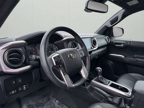 Used 2022 Toyota Tacoma Limited AWD/4WD image 11