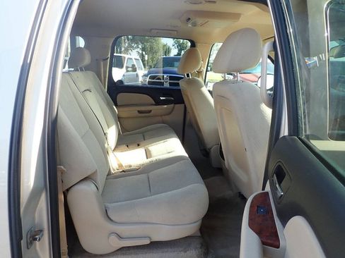 Used 2008 Chevrolet Suburban LT AWD/4WD image 8