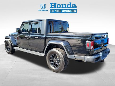 Used 2023 Jeep Gladiator Sport AWD/4WD image 3