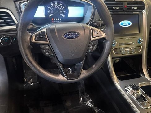 Used 2020 Ford Fusion SE FWD image 10