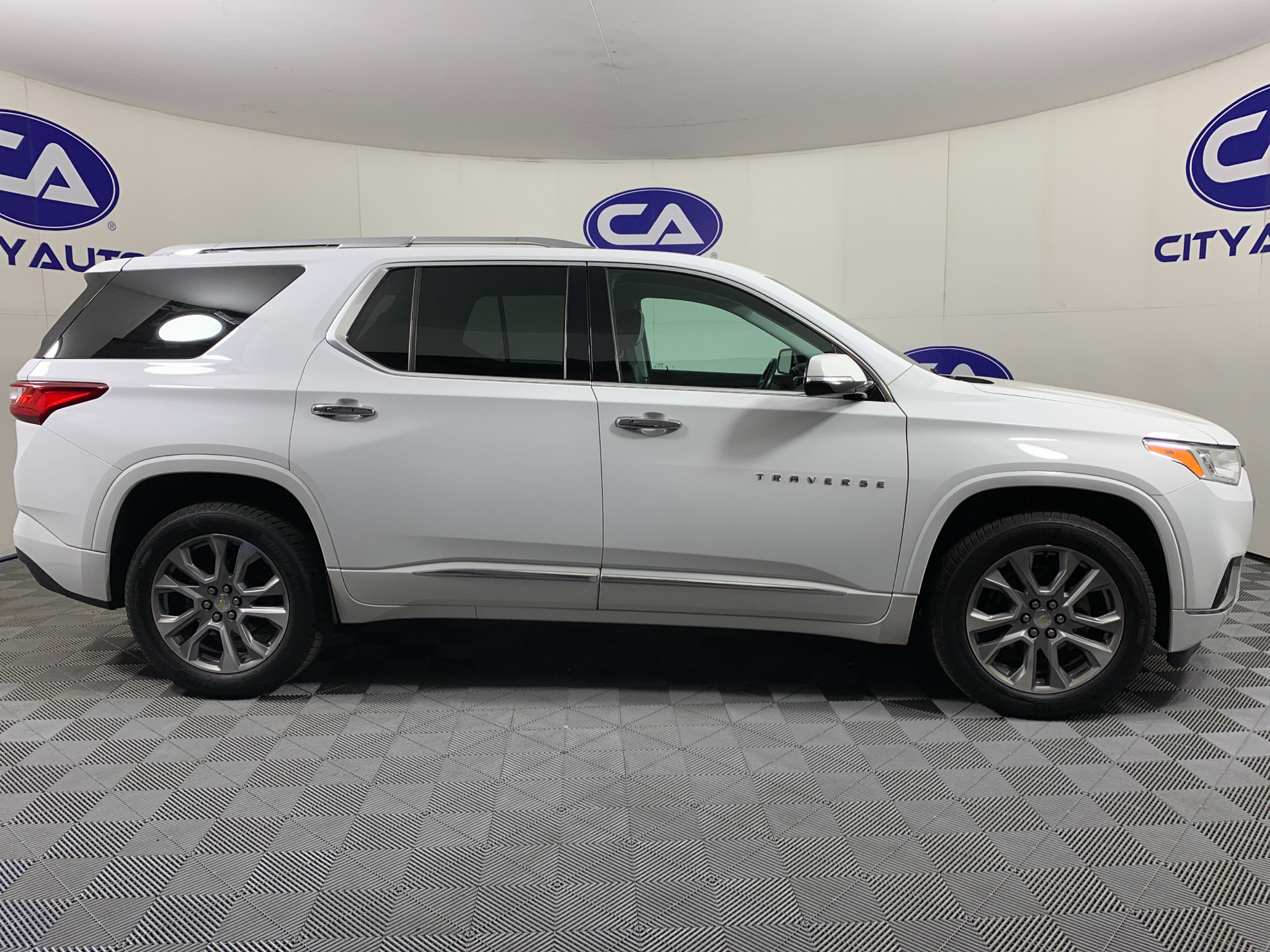 Used 2019 Chevrolet Traverse Premier AWD/4WD image 2