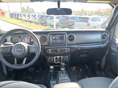 Used 2023 Jeep Wrangler Unlimited AWD/4WD image 12