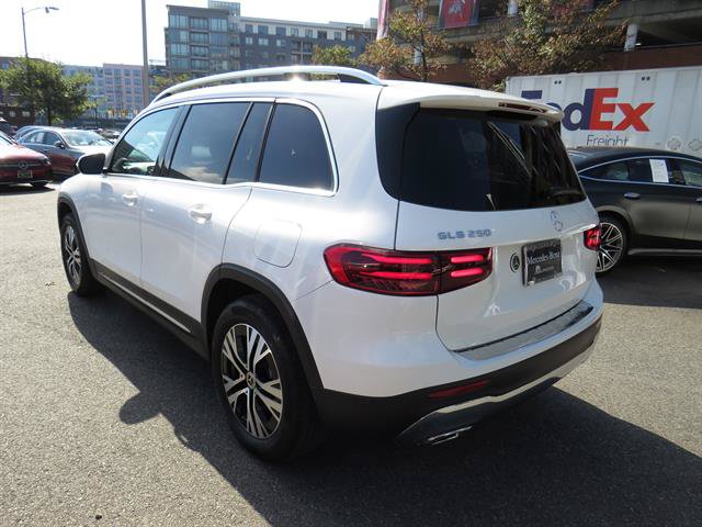 Used 2026 Mercedes-Benz GLB 250 4MATIC image 2