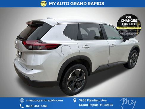 Used 2025 Nissan Rogue SV AWD/4WD image 6