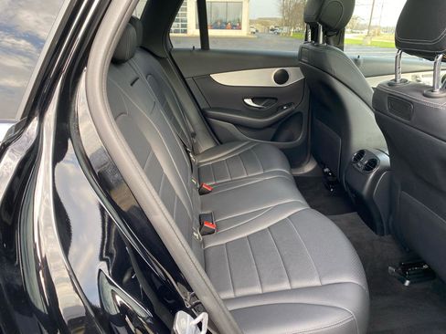 Used 2019 Mercedes-Benz GLC 300 4MATIC w/ Premium Package image 21